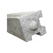 Concrete corner post for garden fencing – durable and weather-resistant